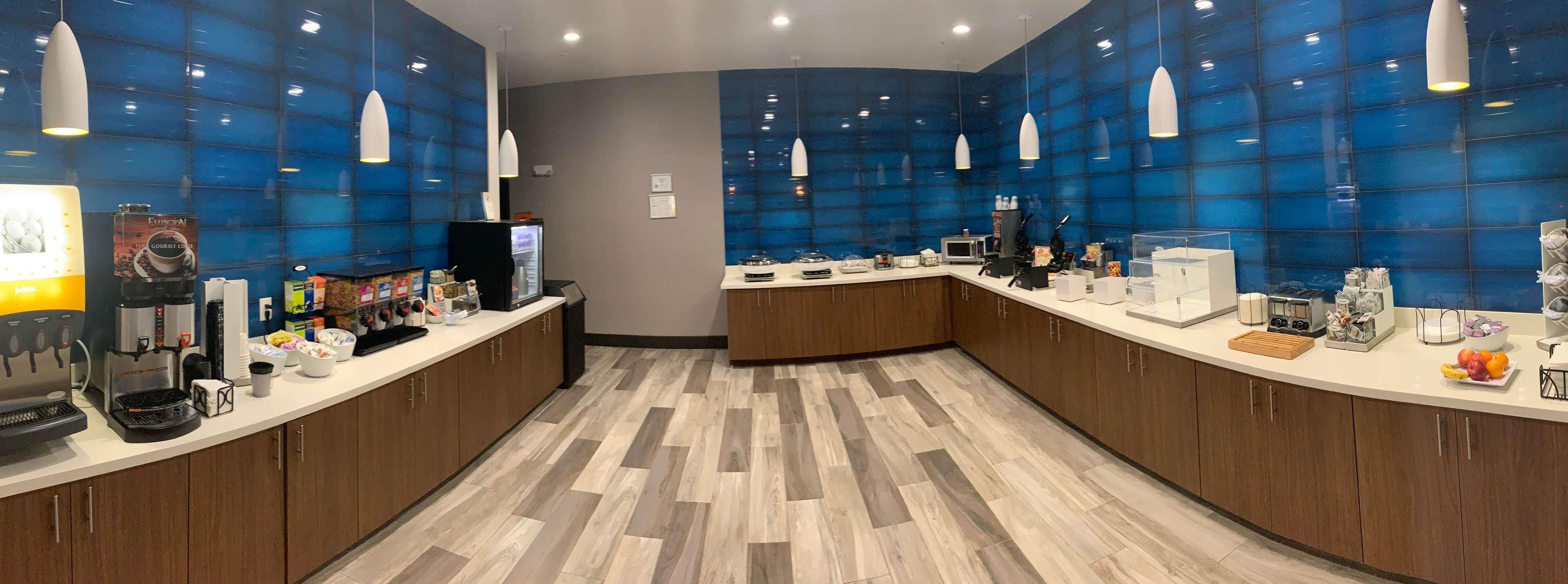 贝斯特韦斯特Plus考维塔斯第一酒店 Coweta 外观 照片